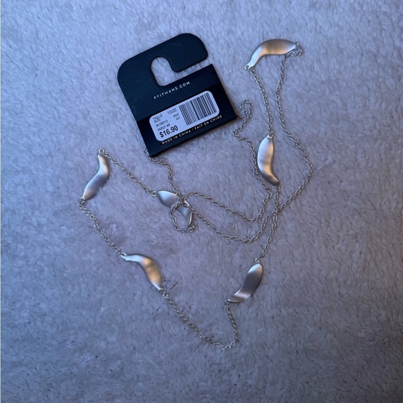 Reitmans - Silver Necklace - Picture 4 of 4